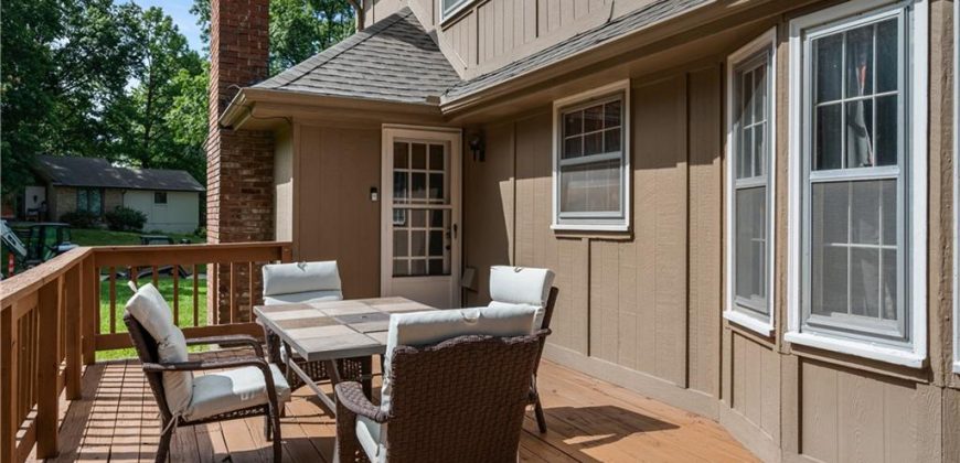 Homes for Sale in Parkville, MO 64152 | 10315 NW Mirror Lake Drive Homes for Sale in Parkville, MO 64152 | 10315 NW Mirror Lake Drive