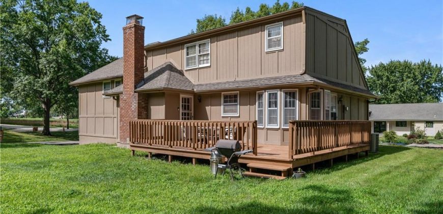 Homes for Sale in Parkville, MO 64152 | 10315 NW Mirror Lake Drive Homes for Sale in Parkville, MO 64152 | 10315 NW Mirror Lake Drive