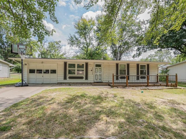 Homes for Sale in Liberty, MO 64068 | 1317  Park Lane