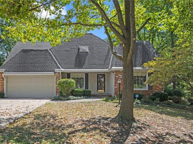 Homes for Sale in Gladstone, MO 64116 | 701 NW 44th Terrace