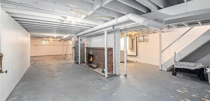 Homes for Sale in Gladstone, MO 64118 | 4914 N Central Street