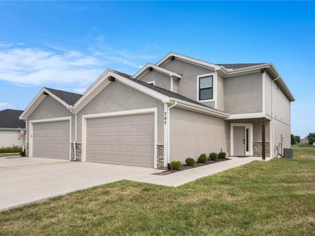 Homes for Sale in Smithville, MO 64089 | 707  Ridge Drive