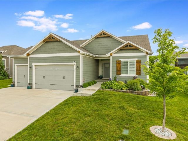 Homes for Sale in Parkville, MO 64152 | 7495 NW Chambers Court