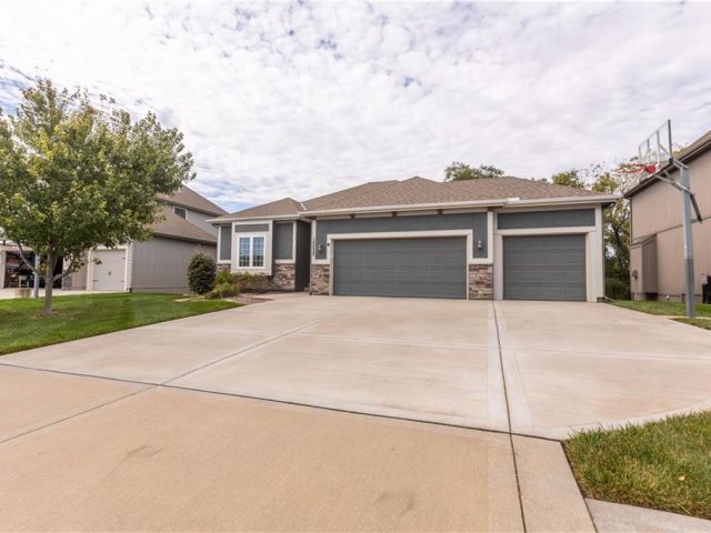 Homes for Sale in Kansas City, MO 64157 | 10050 N Stark Avenue