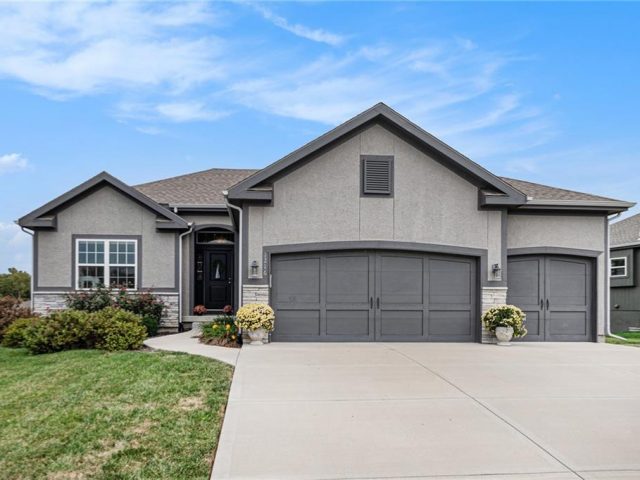 Homes for Sale in Kansas City, MO 64165 | 1216 NE 123rd Street