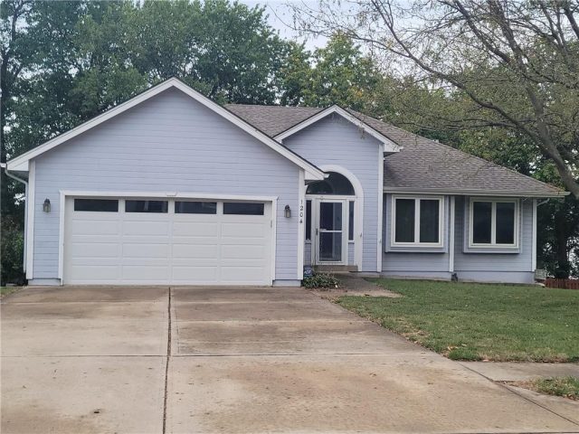 Homes for Sale in Kearney, MO 64060 | 1204  Susan Street