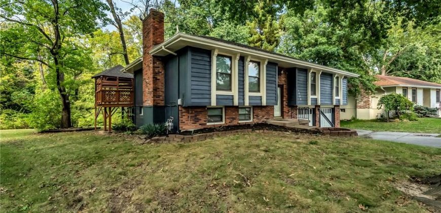 Homes for Sale in Gladstone, MO 64118 | 1600 NE Rosewood Drive