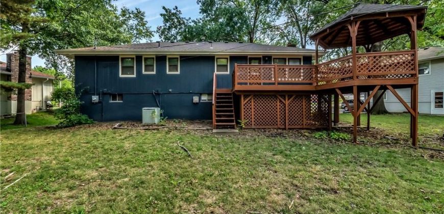 Homes for Sale in Gladstone, MO 64118 | 1600 NE Rosewood Drive