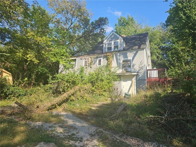 Homes for Sale in Kansas City, MO 64151 | 5301 NW Waukomis Drive
