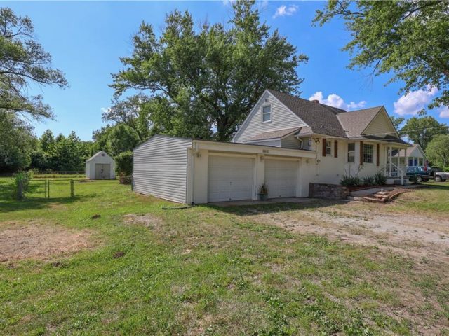Homes for Sale in Kansas City, MO 64151 | 6610 NW Waukomis Drive