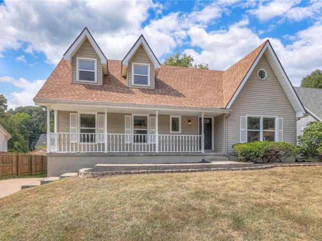 Homes for Sale in Liberty, MO 64068 | 1124  Amesbury Drive