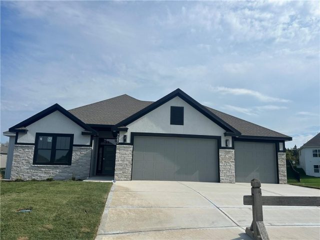 Homes for Sale in Parkville, MO 64152 | 7060 NW Yulich Court