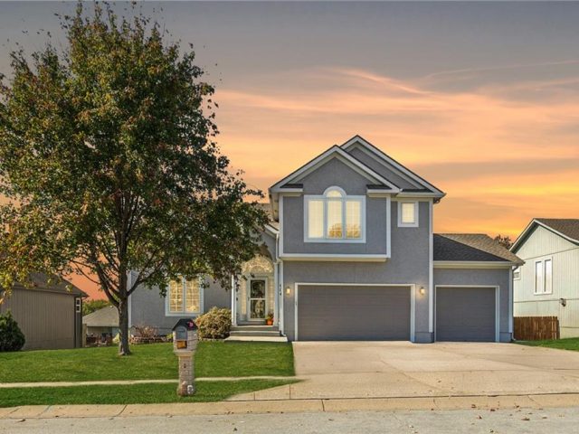 Homes for Sale in Kearney, MO 64060 | 904  Crestridge Drive