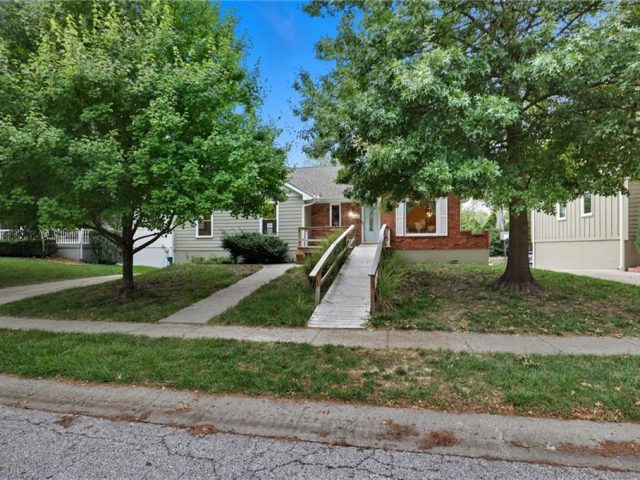 Homes for Sale in Liberty, MO 64068 | 862  Amesbury Avenue