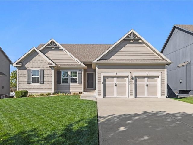 Homes for Sale in Kansas City, MO 64157 | 11700 N Farley Avenue