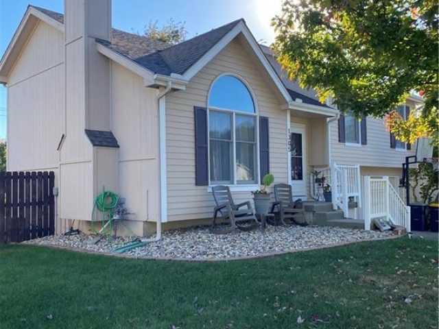 Homes for Sale in Kansas City, MO 64118 | 1305 NW 72nd Street