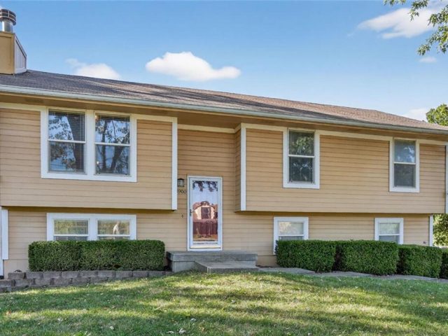 Homes for Sale in Kansas City, MO 64155 | 8900 N LATHROP Drive