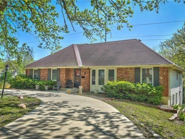 Homes for Sale in Gladstone, MO 64118 | 6761 N Woodland Avenue