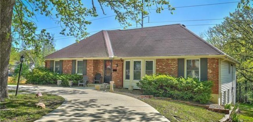 Homes for Sale in Gladstone, MO 64118 | 6761 N Woodland Avenue