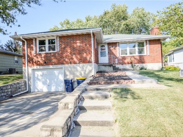 Homes for Sale in Kansas City, MO 64155 | 306 NE 88th Street