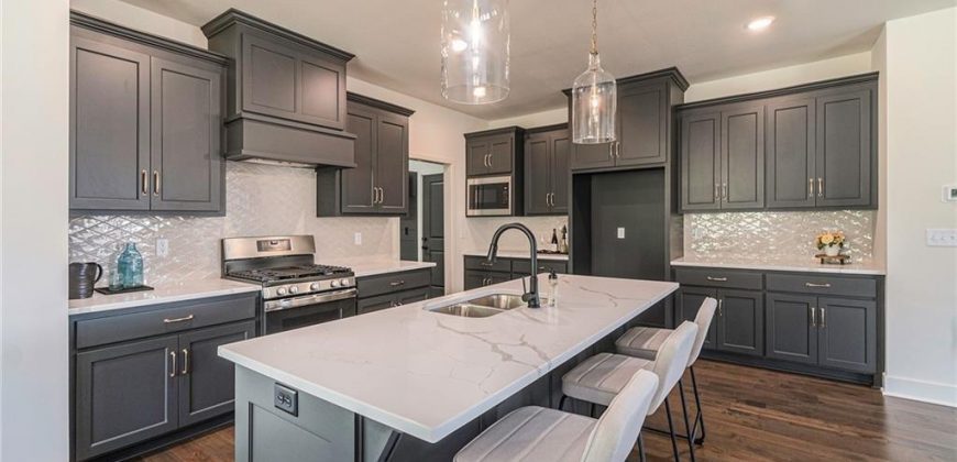 Homes for Sale in Parkville, MO 64152 | 7044  Glenn Lane