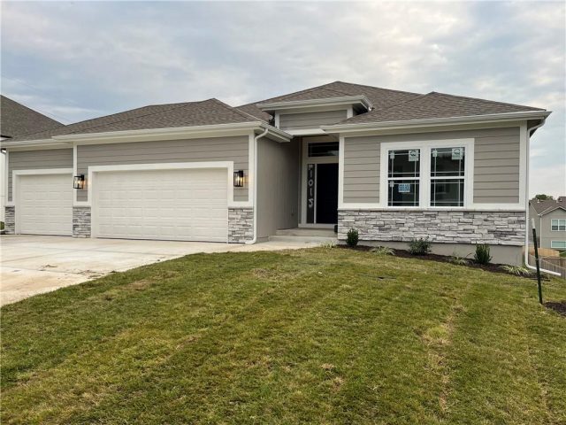 Homes for Sale in Liberty, MO 64068 | 1015  Poplar Lane