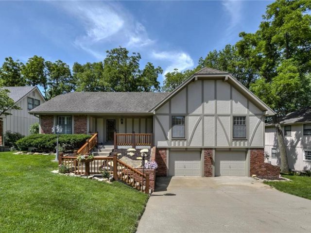 Homes for Sale in Liberty, MO 64068 | 628  Camelot Drive