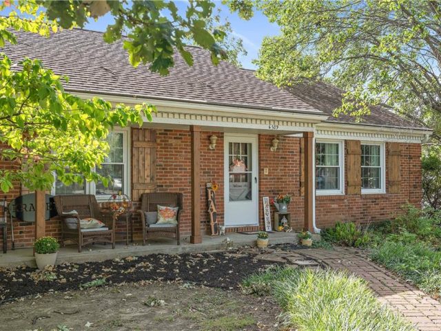 Homes for Sale in Kansas City, MO 64152 | 6509  Valley View Street