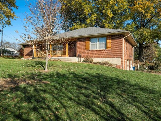 Homes for Sale in Liberty, MO 64068 | 205 N La Frenz Road