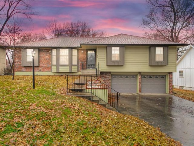 Homes for Sale in Liberty, MO 64068 | 428  Pershing Street