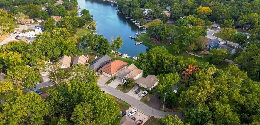 Homes for Sale in Lake Waukomis, MO 64151 | 631  North Shore Drive