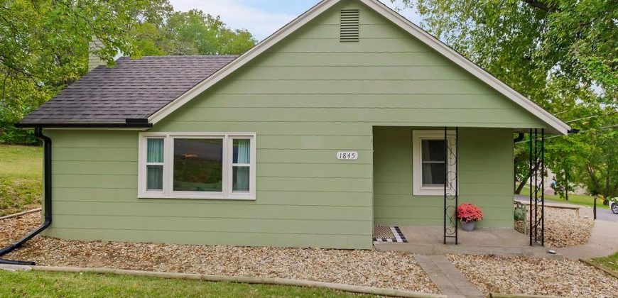 Homes for Sale in Northmoor, MO 64151 | 1845 NW 50th Terrace