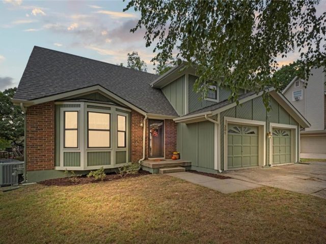 Homes for Sale in Kansas City, MO 64118 | 301 NW 80th Street