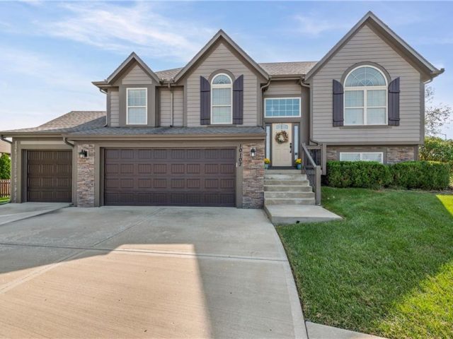 Homes for Sale in Kansas City, MO 64157 | 10107 N CEDAR Avenue