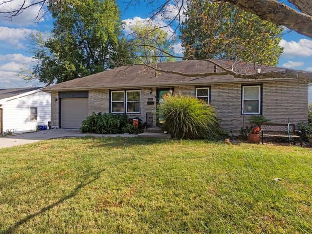 Homes for Sale in Kansas City, MO 64118 | 1813 NE 50th Street