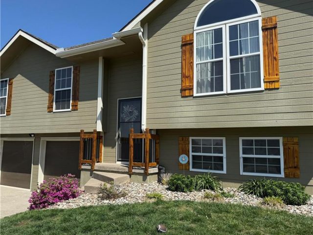 Homes for Sale in Kearney, MO 64060 | 804  Southbrook Parkway