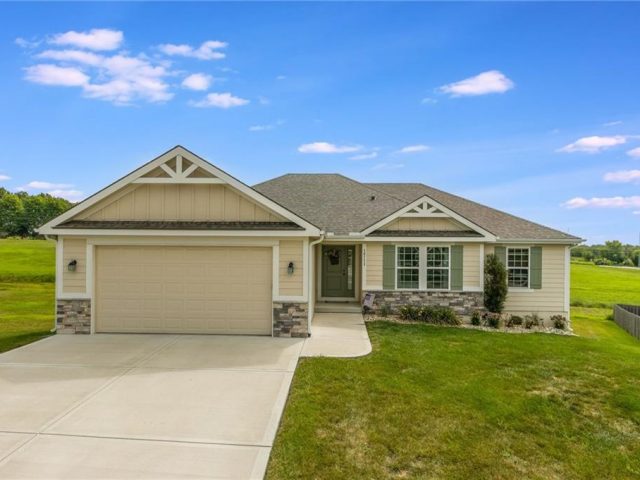 Homes for Sale in Kearney, MO 64060 | 1711  COTTONWOOD CREEK Avenue