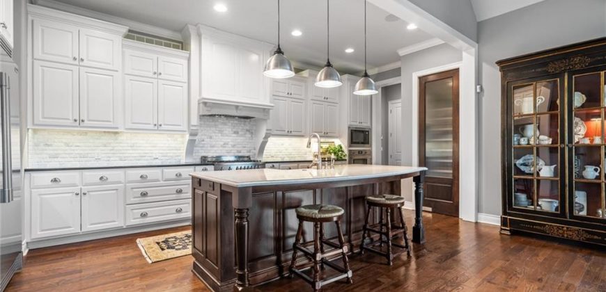 Homes for Sale in Parkville, MO 64152 | 6325  Edgewater Drive