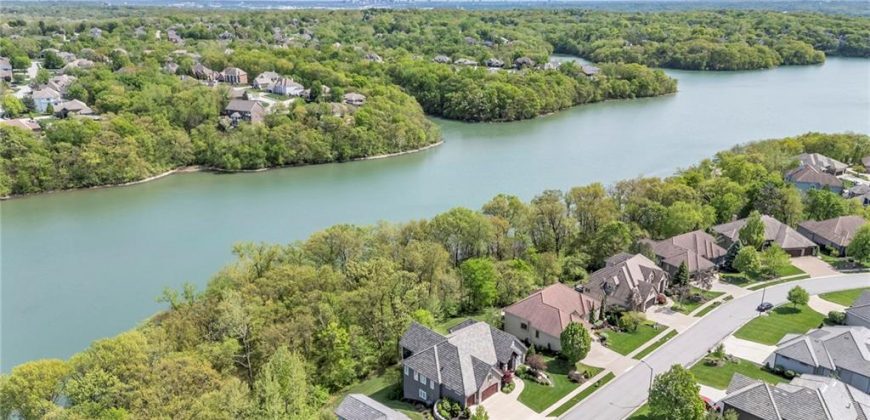 Homes for Sale in Parkville, MO 64152 | 6325  Edgewater Drive