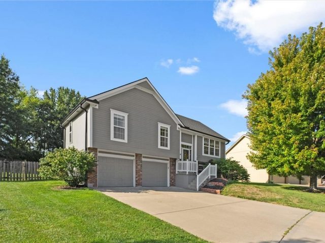 Homes for Sale in Kansas City, MO 64156 | 4303 NE 102 Street
