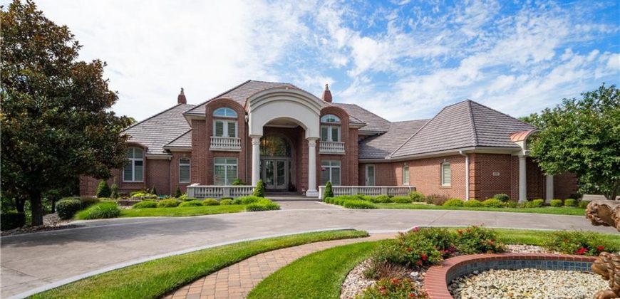 Homes for Sale in Parkville, MO 64152 | 6006  West Shore Court