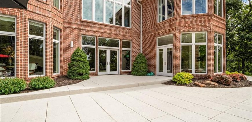 Homes for Sale in Parkville, MO 64152 | 6006  West Shore Court