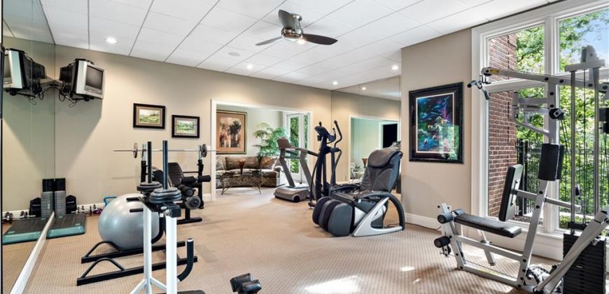 Homes for Sale in Parkville, MO 64152 | 6006  West Shore Court