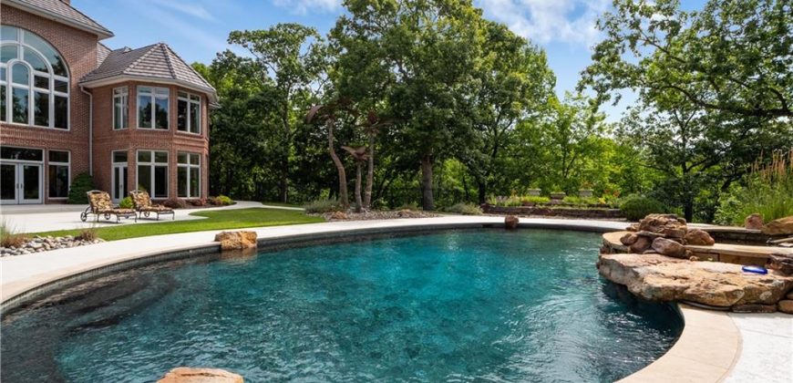 Homes for Sale in Parkville, MO 64152 | 6006  West Shore Court