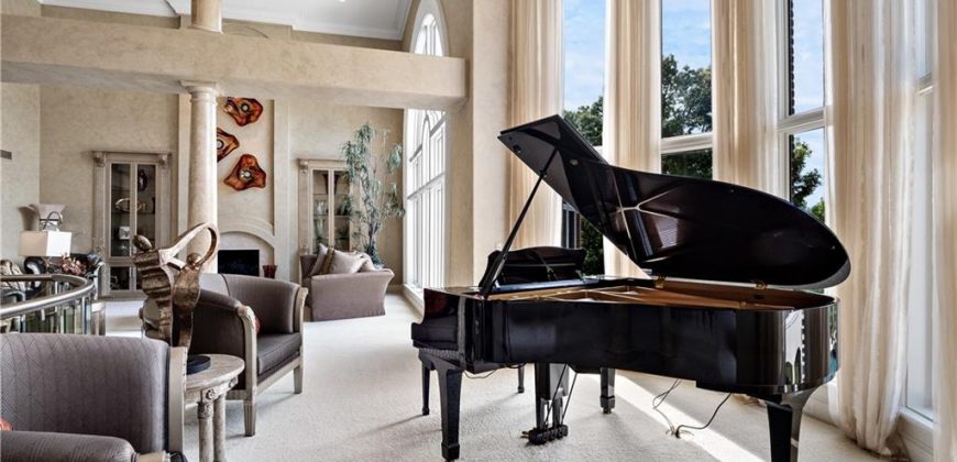 Homes for Sale in Parkville, MO 64152 | 6006  West Shore Court