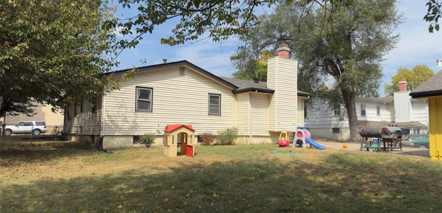 Homes for Sale in Claycomo, MO 64119 | 327 E Longfellow Street