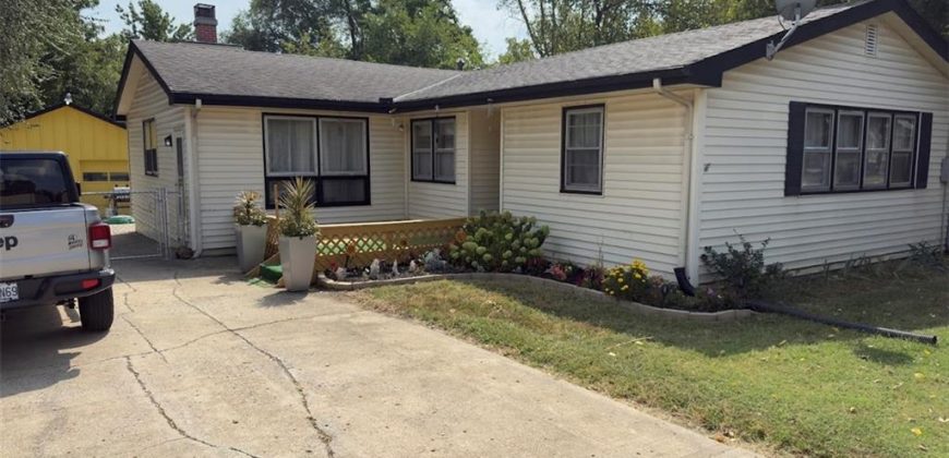 Homes for Sale in Claycomo, MO 64119 | 327 E Longfellow Street