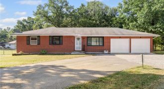 Homes for Sale in Smithville, MO 64089 | 702  Quincy Boulevard