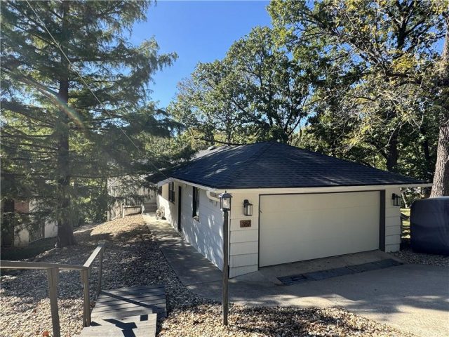 Homes for Sale in Lake Waukomis, MO 64151 | 387 NW North Shore Drive