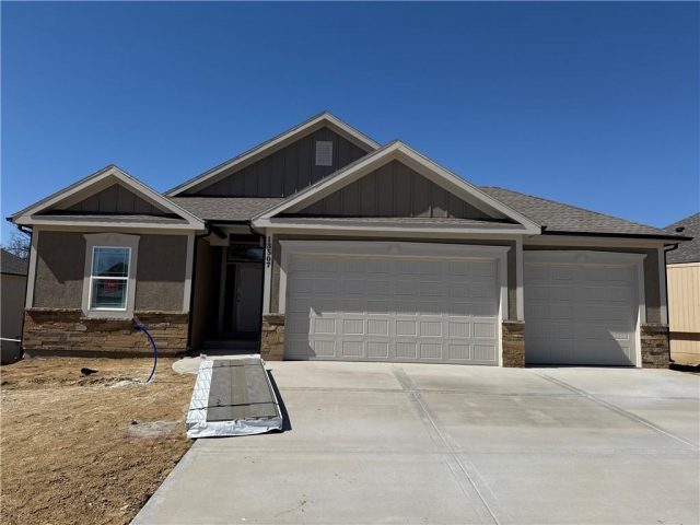 Homes for Sale in Parkville, MO 64152 | 13507  Terrace Park Drive